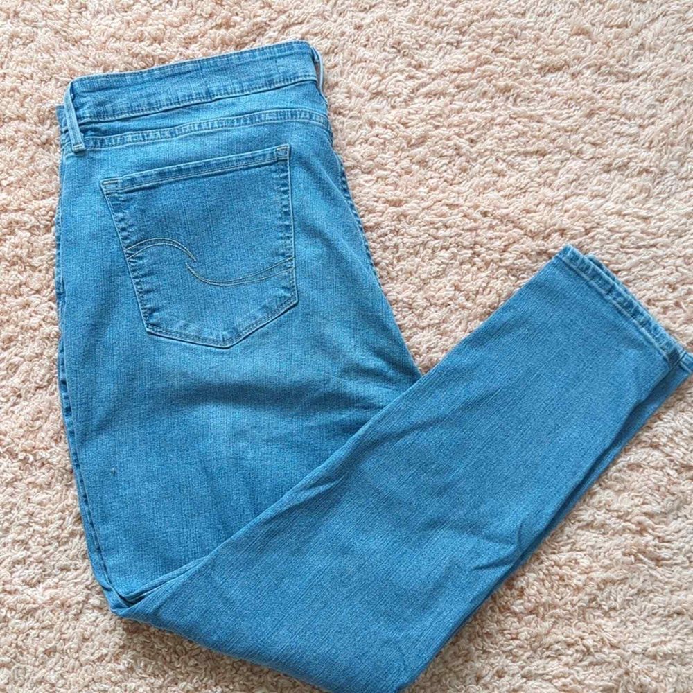 Levi's Shaping Skinny Distressed Denim Jeans 18 - Picture 1 of 9